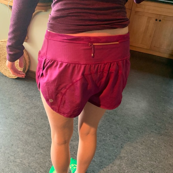 perfect condition hot pink lulu lemon shorts - Picture 3 of 3